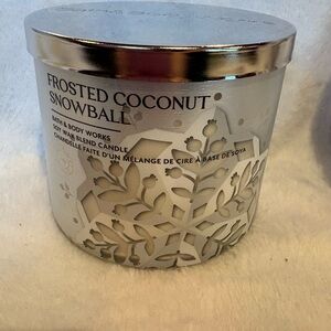 Bath & Body Works Frosted Coconut Snowball Candle - Silver and White